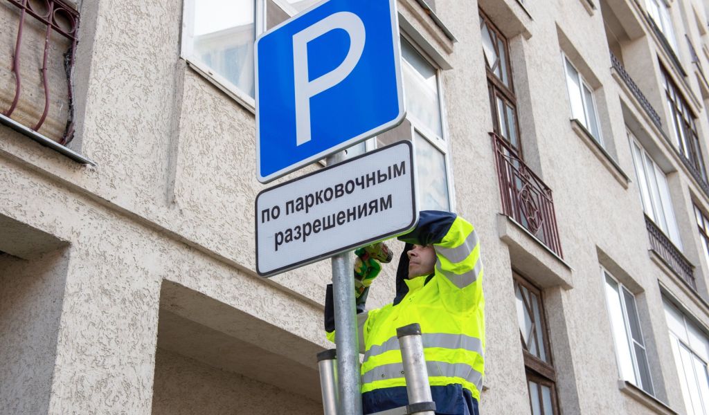 С начала года в Петербурге за парковку во дворах оштрафовали 12 тыс жителей