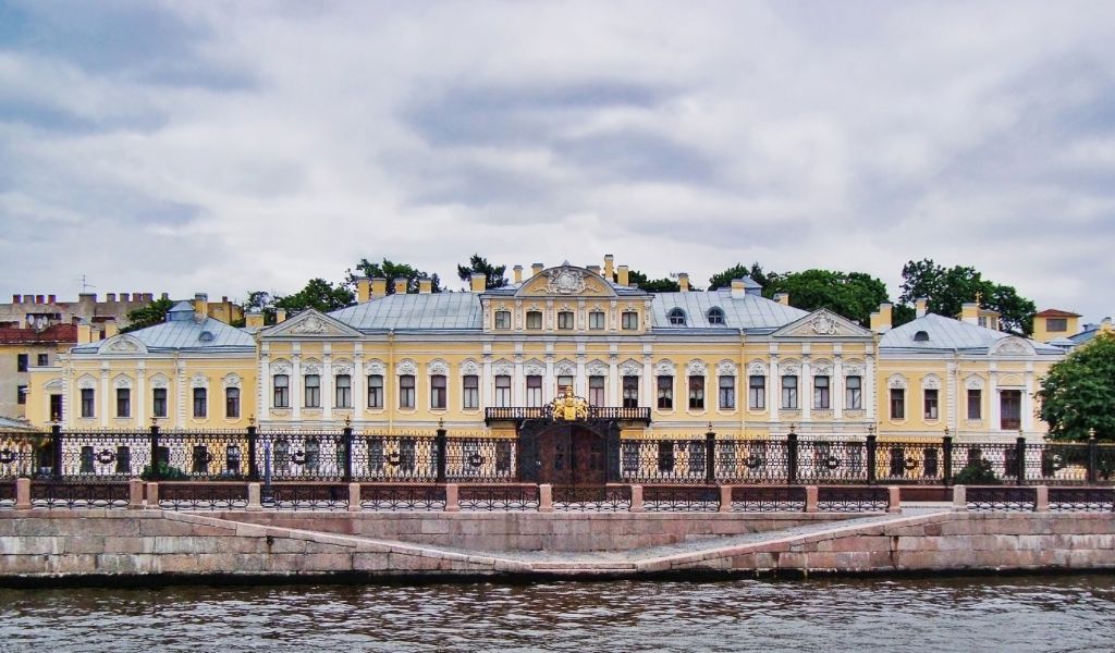 В связи с праздниками и подготовкой к выставке Шереметьевский дворец будет закрыт до 16 июня