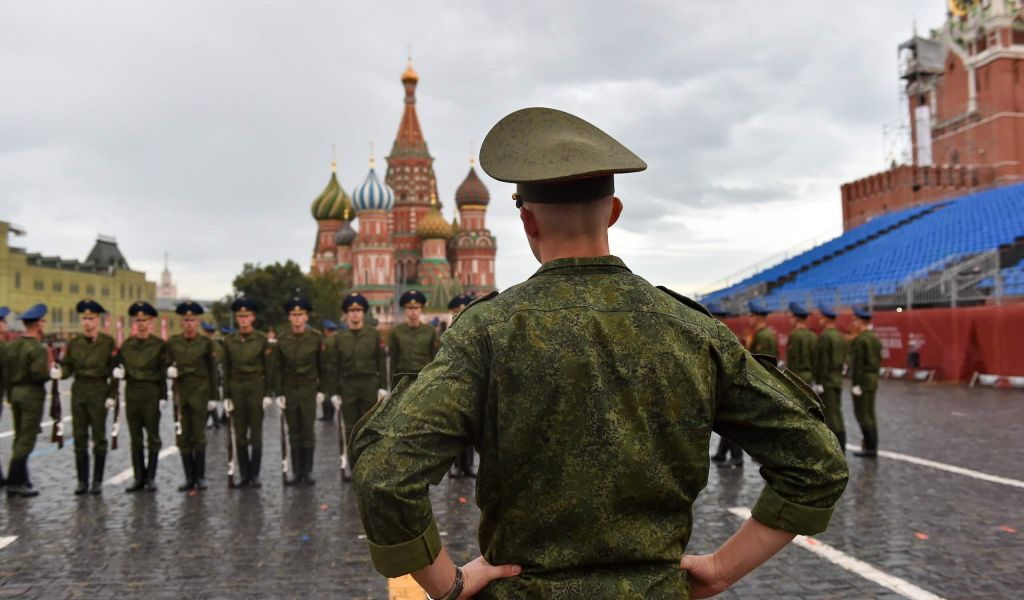 НАТО стягивает европейские войска к российским границам