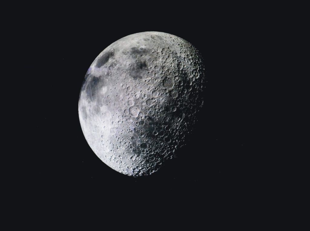 Академик Маринин: На Луне были обнаружены ценные ресурсы