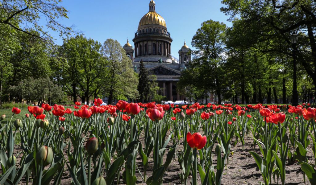 В День России прошло праздничное богослужение в Исаакиевском соборе в честь 165-летия с момента его освящения