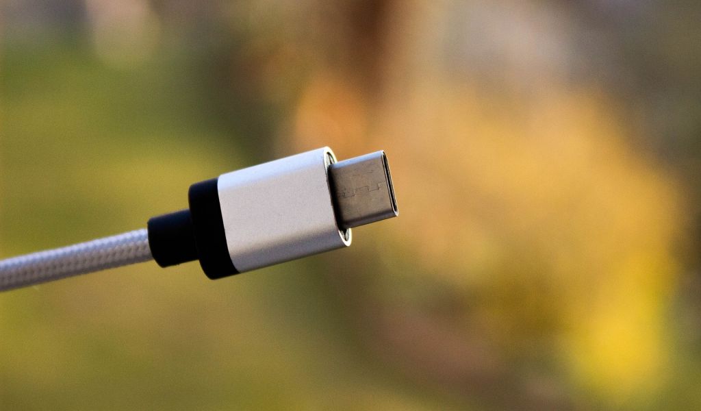 Обновленный USB-C обеспечит зарядку электроники мощностью до 240 Вт