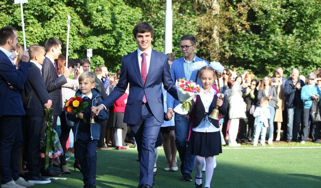 Школьные линейки в Петербурге состоятся, но с ограничениями для родителей