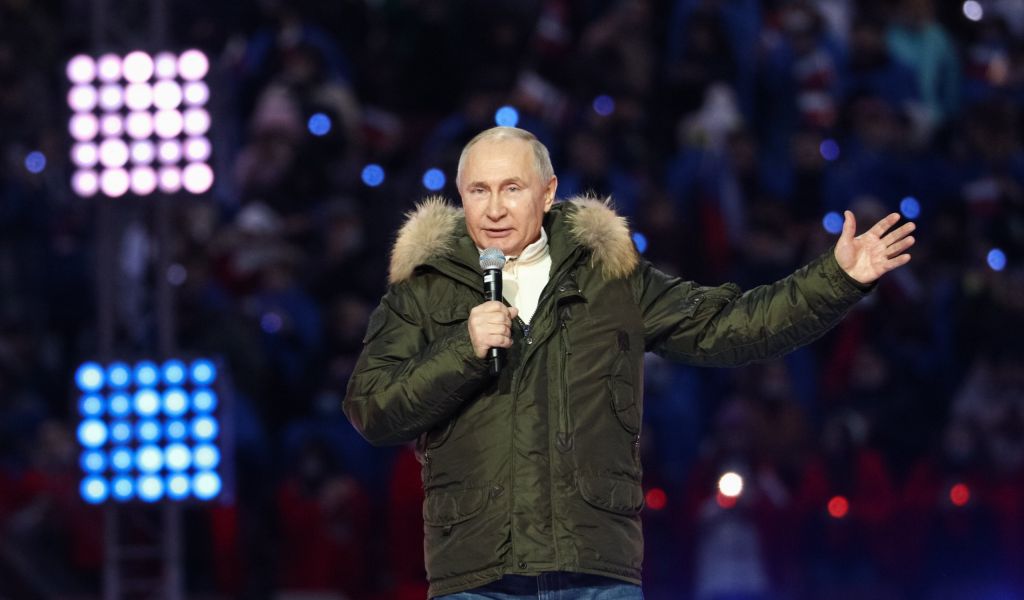 Как Россия в условиях западных санкций смогла спасти рубль
