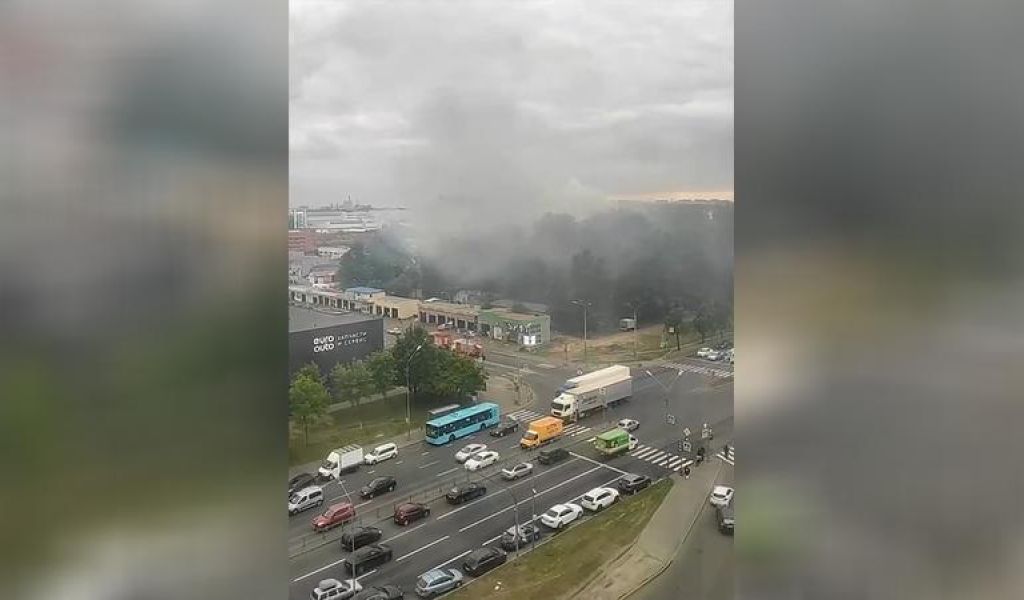 В Петербурге на юге города загорелись гаражи