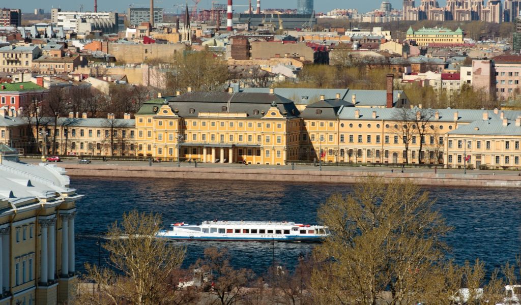 Первые рейсы по новому скоростному водному маршруту совершили теплоходы из Петербурга до Диорамы «Прорыв»