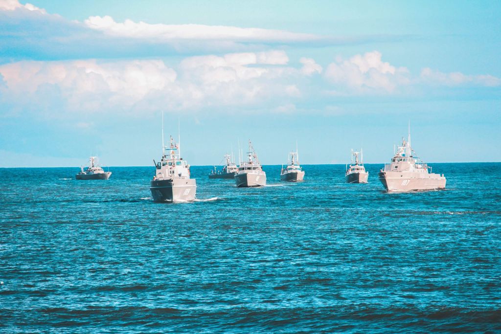 КНР установила плавучий барьер у спорного острова Хуанъянь в Южно-Китайском море