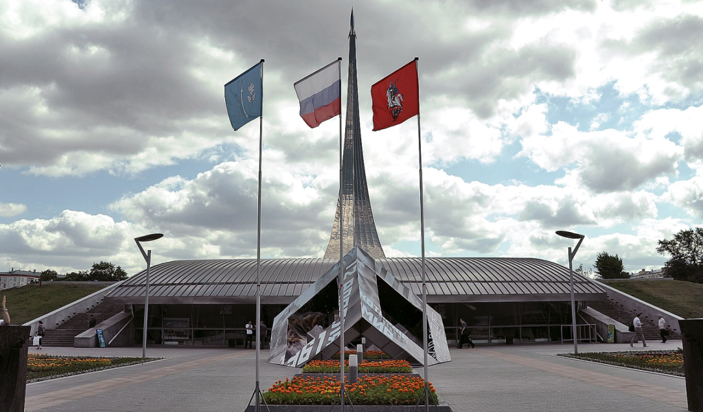 Москвичам раскрыли историю создания памятника «Покорителям космоса»