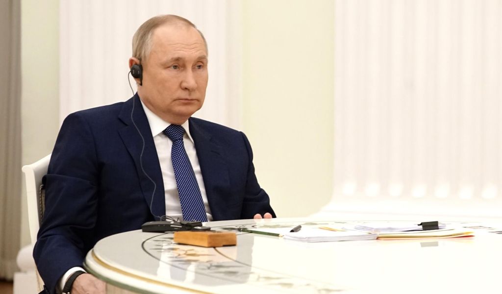 Символ власти или паранойя: зачем Путину пятиметровый стол