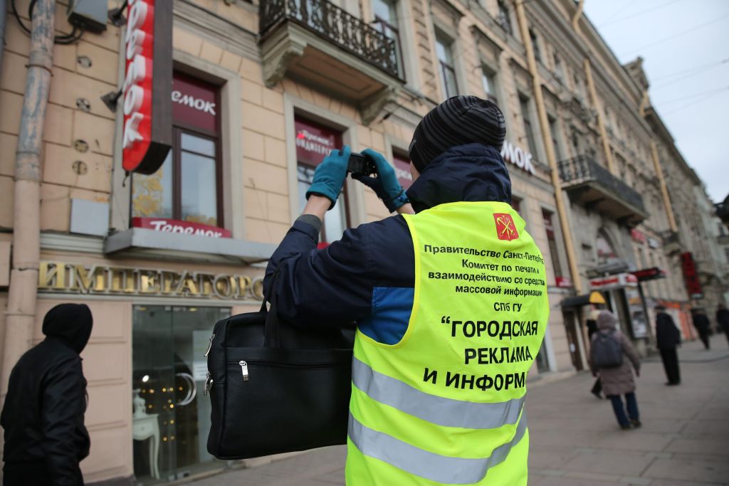 Спрос на интим-услуги пытаются сбить запретом объявлений (ФОТО)