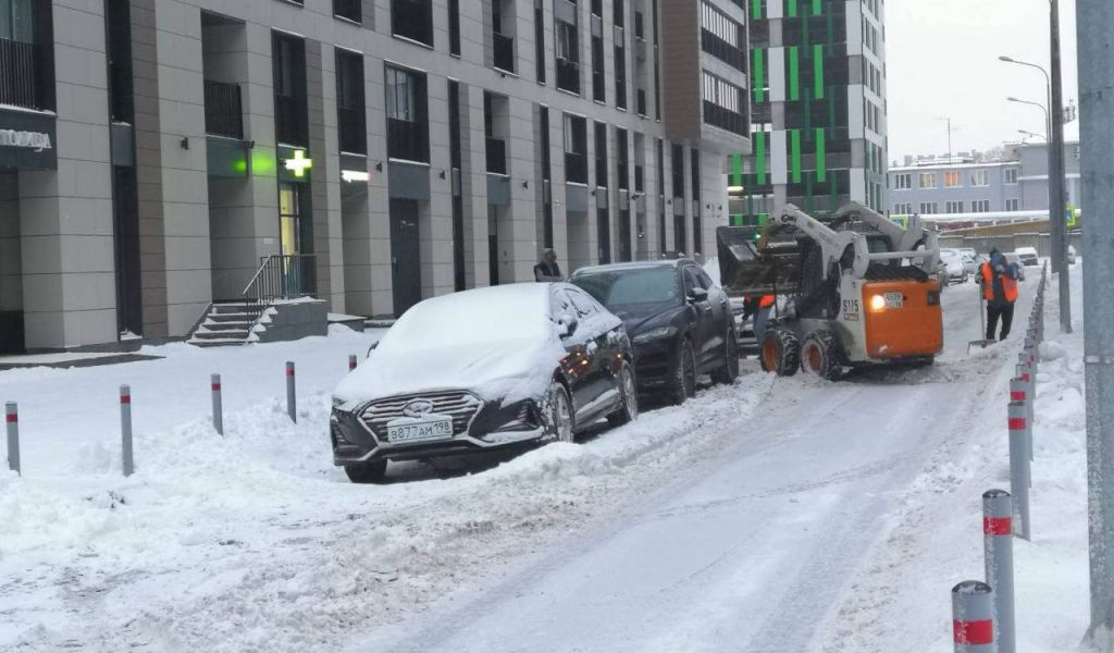 Петербург встретил субботнее утро пробками и неубранным снегом