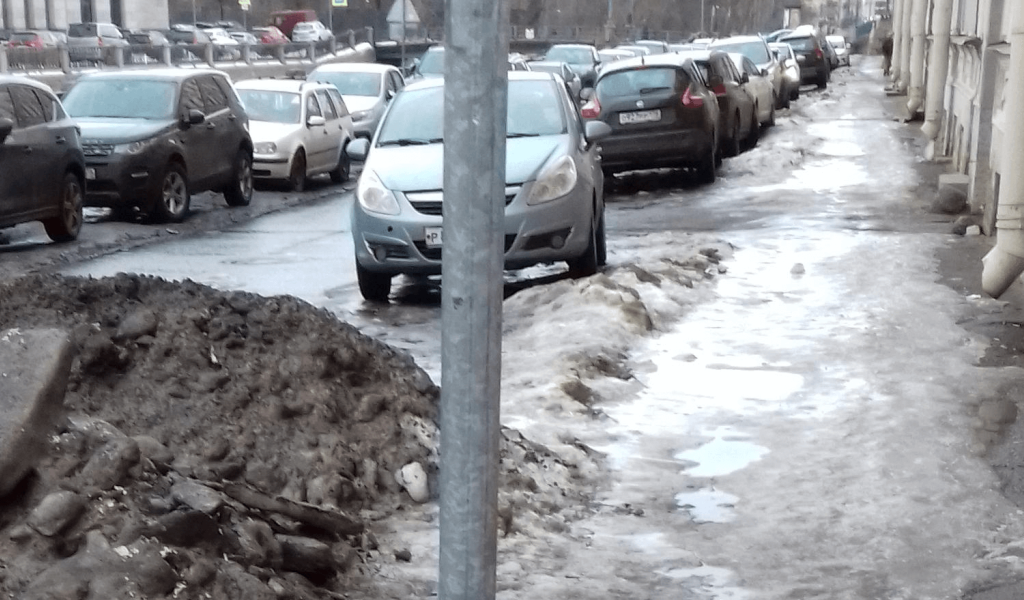 В МЧС Ленобласти сообщили об опасной ситуации на дорогах из-за гололеда