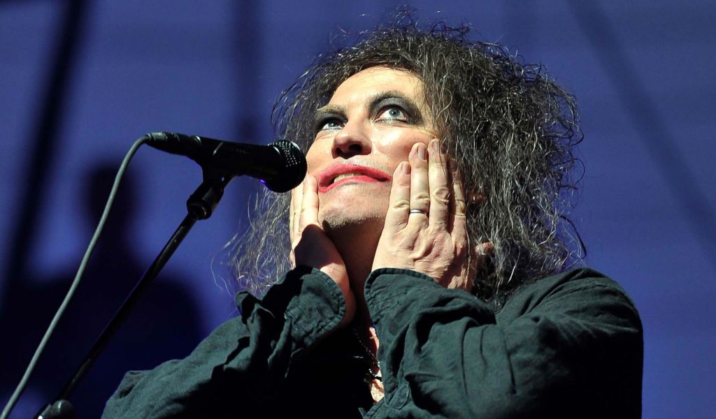 Дату смерти Елизаветы II предсказал еще в 2012 году солист The Cure Роберт Смит