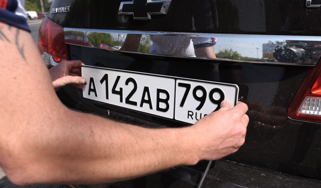 Автономера без флага: откуда они взялись и как водителям их получить