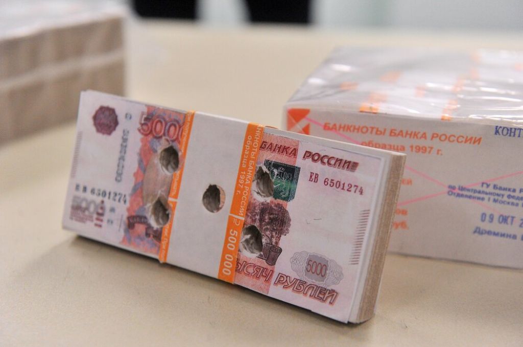 Петербургские правоохранители за 6 лет набрали взяток на 65 млн рублей