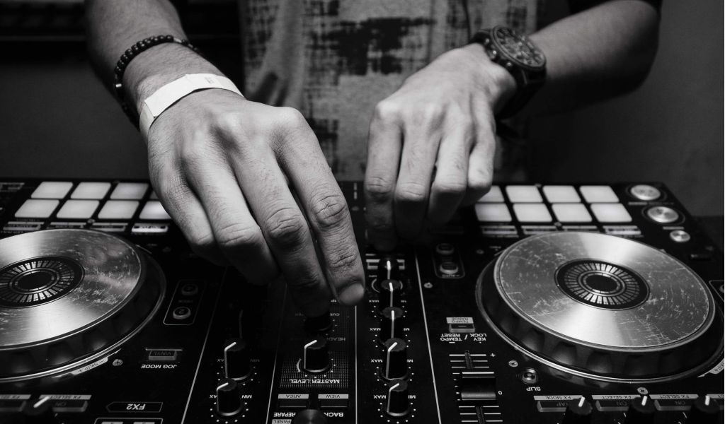 DJ Грув перечислил 5 лучших в мире диджеев
