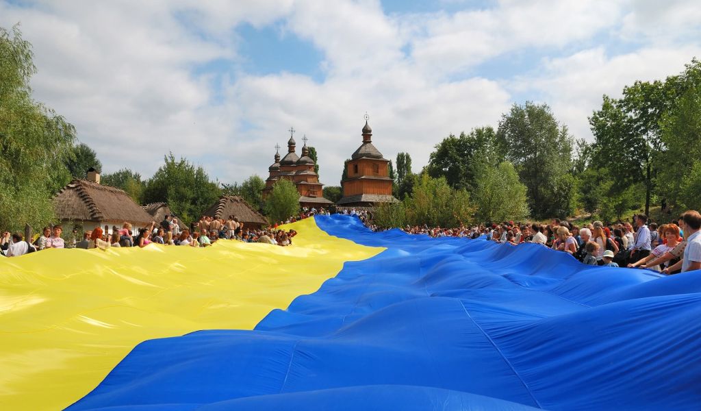 Украинские власти продолжают погружать своих граждан в альтернативную реальность бесконечных рекордов и достижений