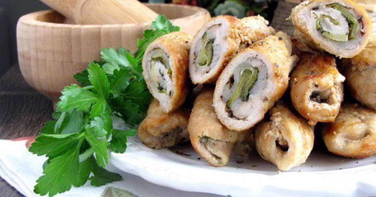 Готовим блюдо средневековых богачей: куриный рулет с оливками и маринованными огурчиками