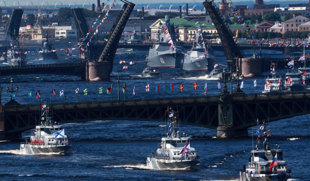 В социальной сети ЯRUS покажут парад кораблей со Дня ВМФ в Санкт-Петербурге