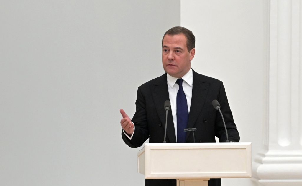Зампред Совбеза РФ Медведев: мирное сосуществование возможно только при отказе от территориальных уступок