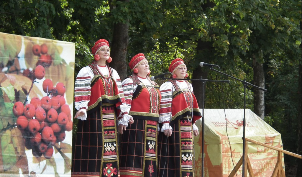 Врачи рассказали, зачем после перенесённого коронавируса петь народные песни