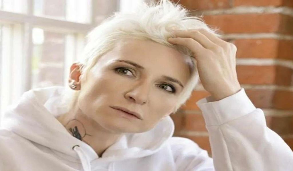 Концерт Арбениной в Оренбурге под угрозой из-за обращения “Офицеров России”
