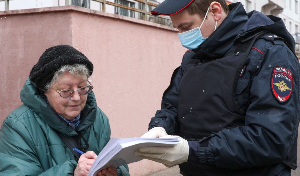 Тело пенсионерки в целлофане обнаружили в квартире на улице Димитрова в Санкт-Петербурге