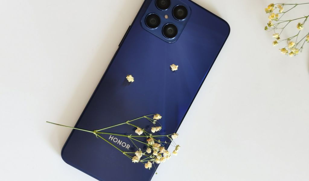 Honor остановил поставки смартфонов в Россию, но возвращается на рынок «параллельным» путем