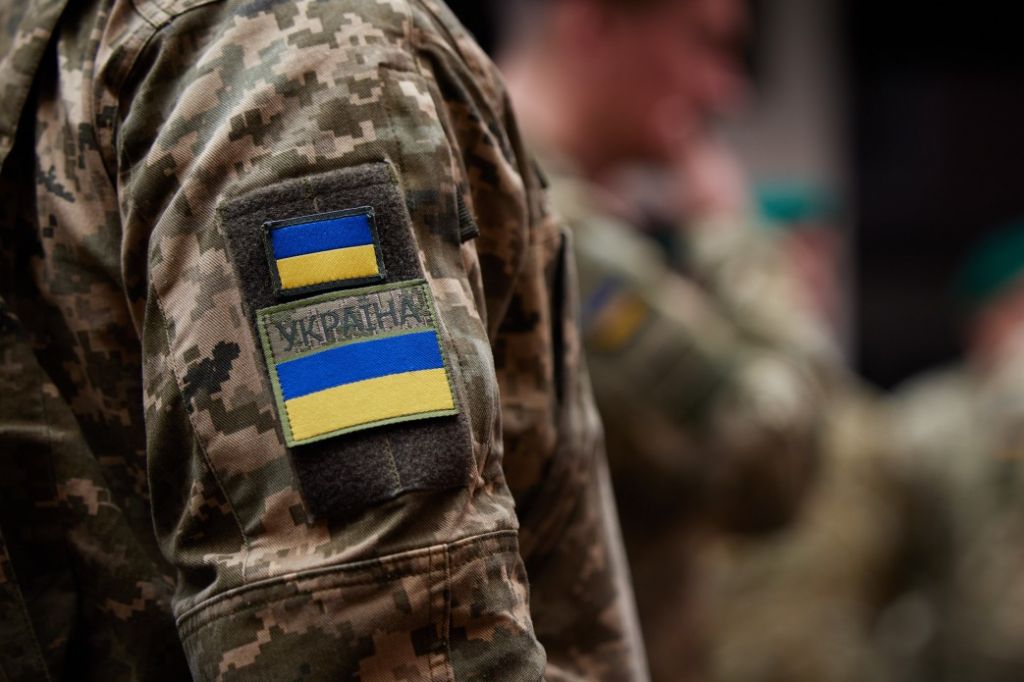Украинские военные покупают ножи в секс-шопах
