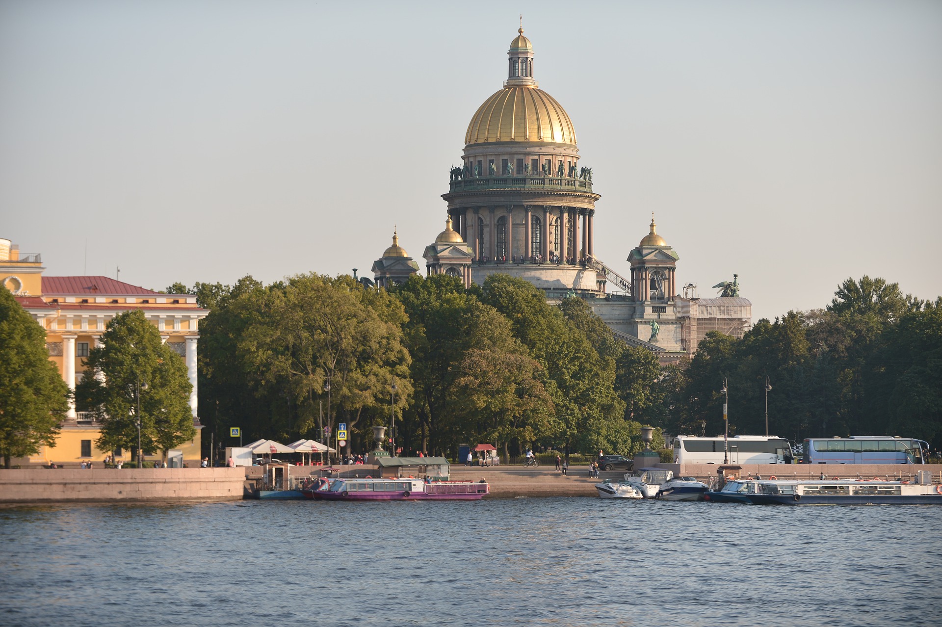 Мировые спб. Санкт-Петербург Исаакиевский собор вид с Невы. Питер отель на Исаакиевский собор. Вид на Исаакиевский собор и Адмиралтейство. Исаакиевский собор проект.