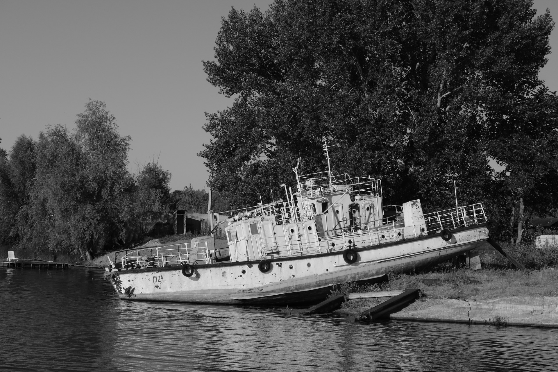 Салгир судно. River ships. Порт лодки фото вертикальные.