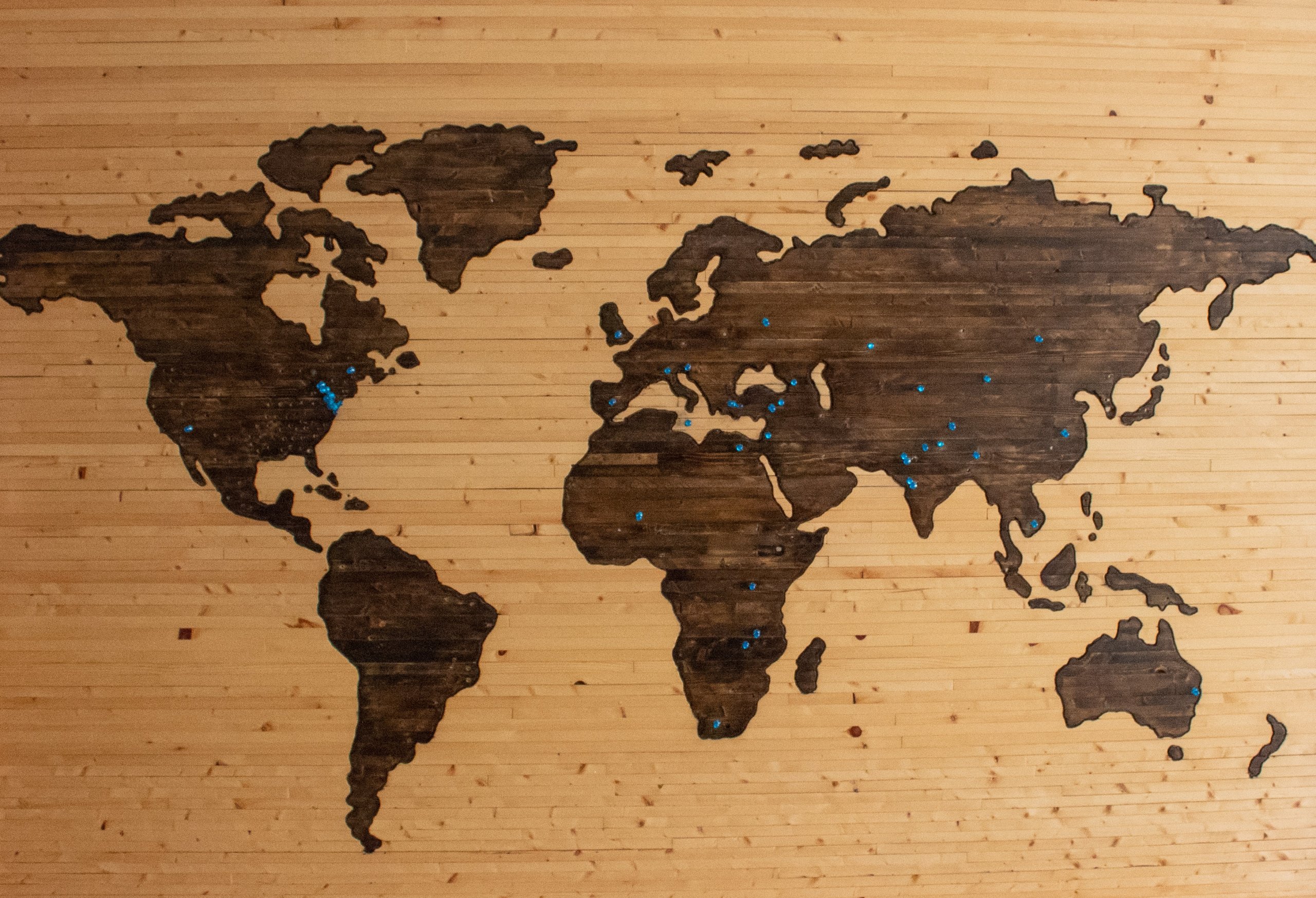 Фотообои деревянная карта мира