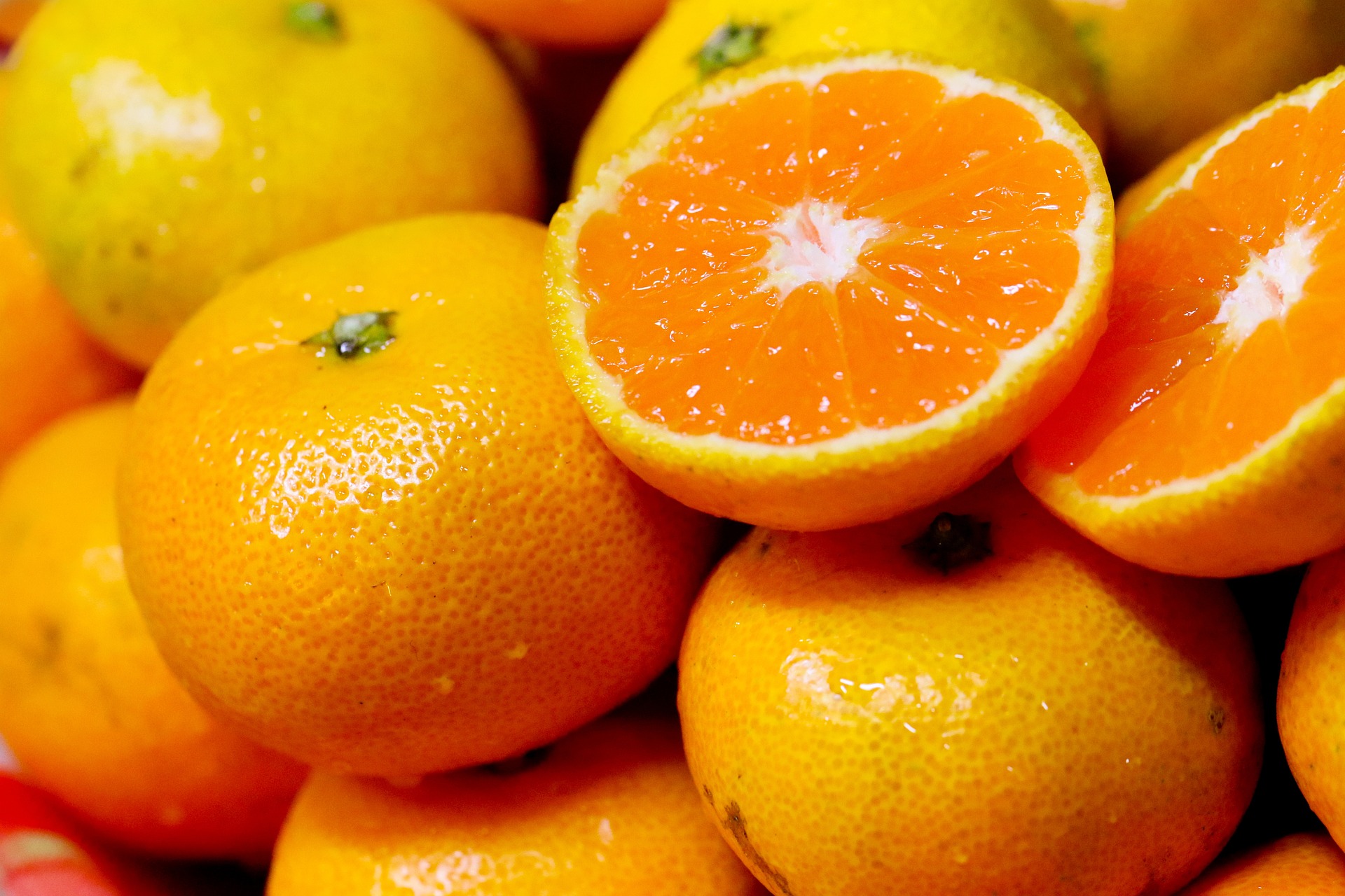 Мандарины питер. Мандарин Танжерин. Оранжевый фрукт. Апельсин или мандарин. Мандариновый сок.