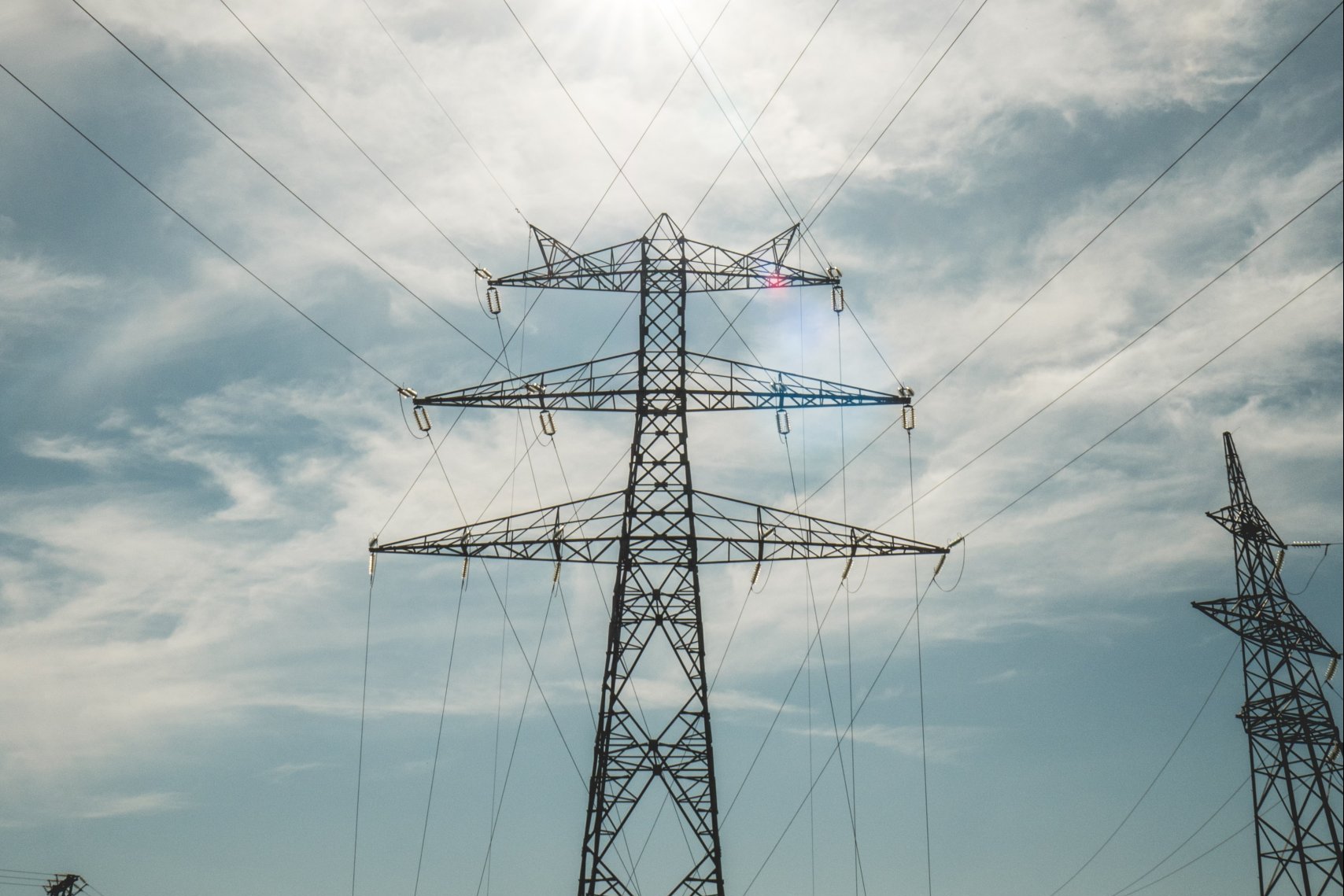 Электроэнергия спб. Power transmission Tower. Линии электропередач романтика. HVDC ЛЭП В Китае. Powerline Towers.