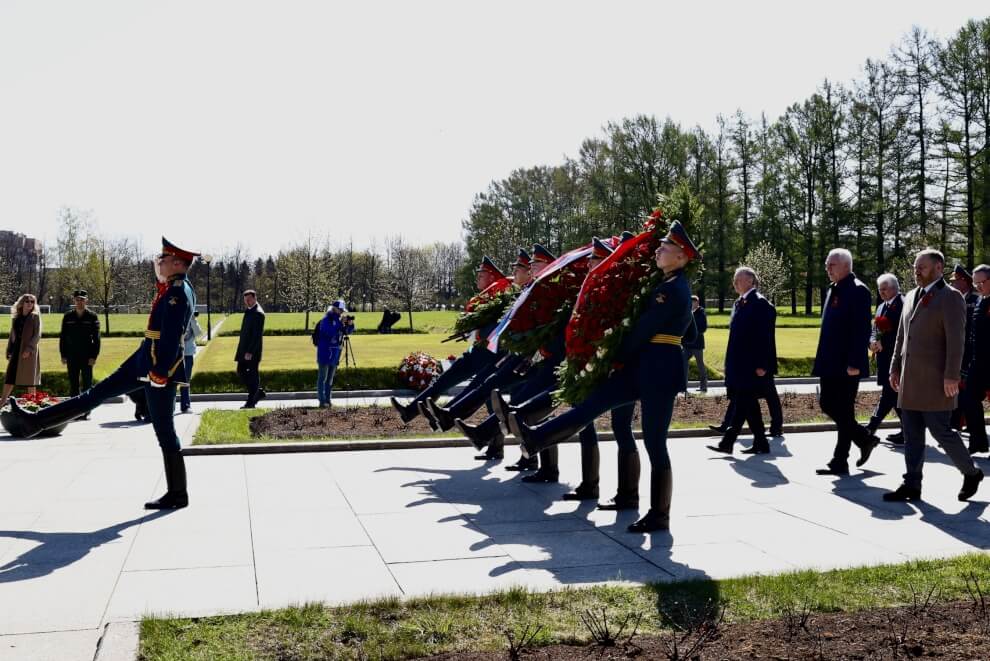 Торжественно-траурная церемония на Пискаревском мемориальном кладбище